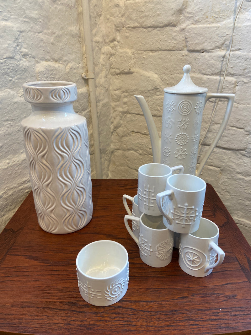 Mid-Century Portmeirion Totem Coffee Pot White från Lost and Found Projects