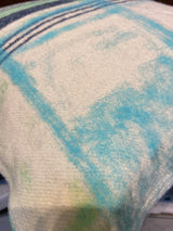 Handgjord tovad kudde med vintage filtar och handarbete. Fyrkantig limegrön och blå filt. Av Lost and Found Projects och JMR Design