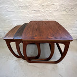 VINTAGE MIDCENTURY NATHAN SIDABORD: Nest med 3 enstaka bord/sidobord från Lost and Found Projects