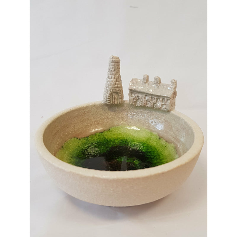 Keramik- och glasugnsskålar 2021 av Shauna McCann