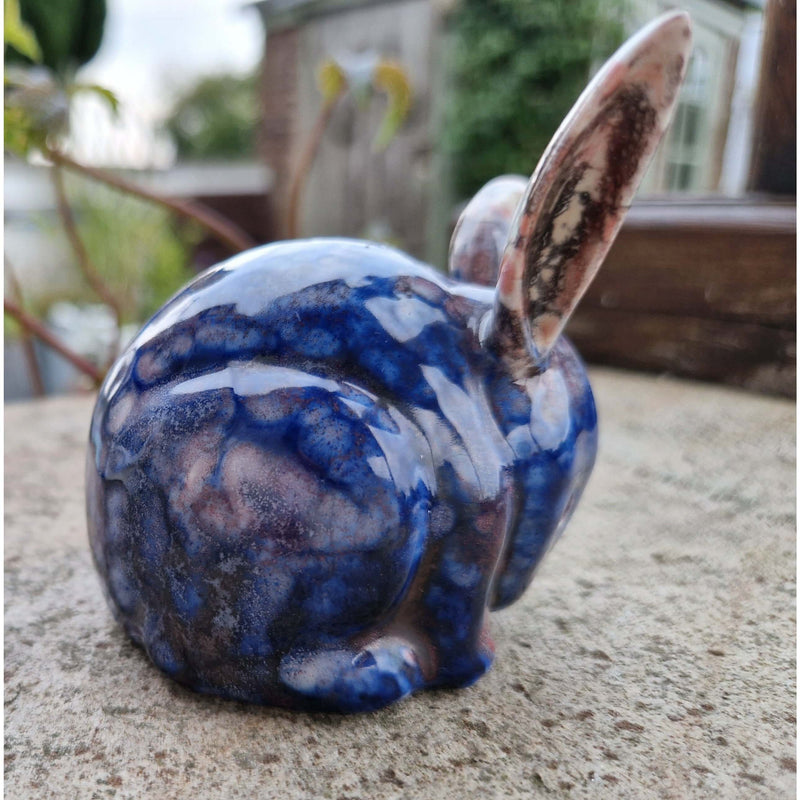 Kanin, fläckig glaserad keramikfigur c1905 av Bernard Moore