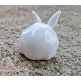 Miniatyr vit kanin, glaserad keramikfigur c1910 av Bernard Moore