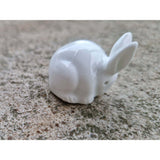 Miniatyr vit kanin, glaserad keramikfigur c1910 av Bernard Moore