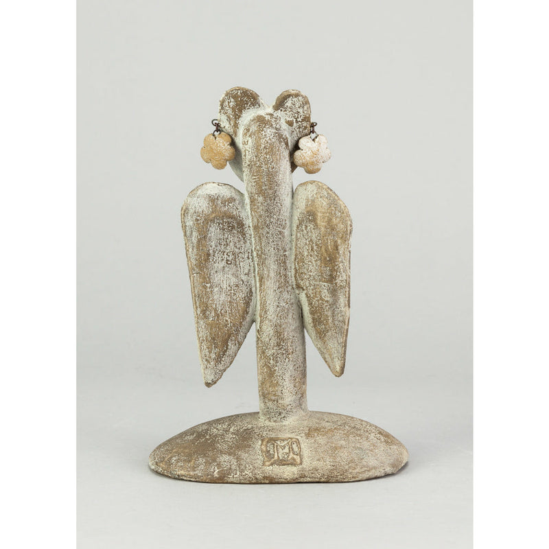 Ängel med örhängen Skulptur av John Maltby